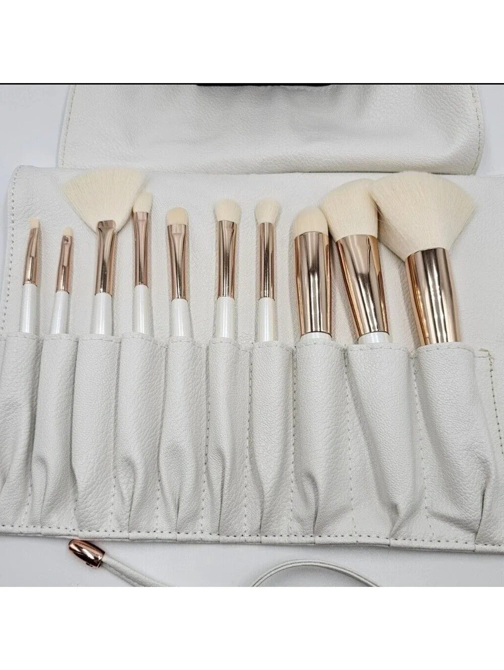 La Beaute Soi 10 Piece Makeup Brush Set  White Vegan Leather Travel Roll Case